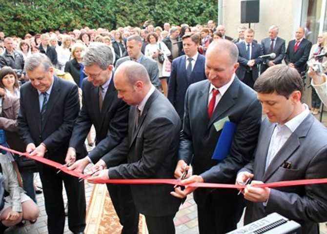 Посол США відкрив у Тернополі унікальну лабораторію за 15 млн. грн.