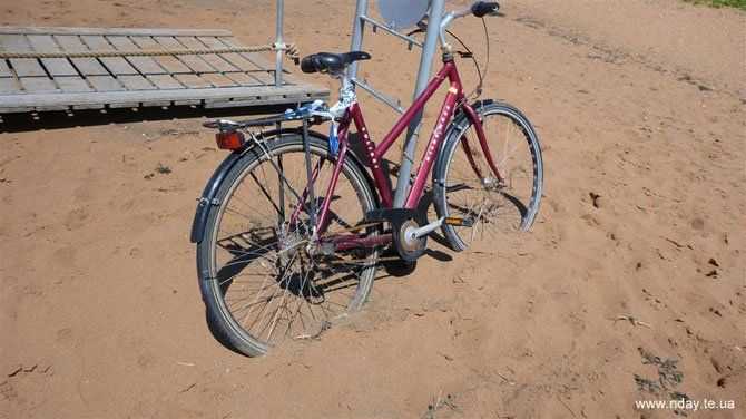 Данія, велосипед в піску на пляжі