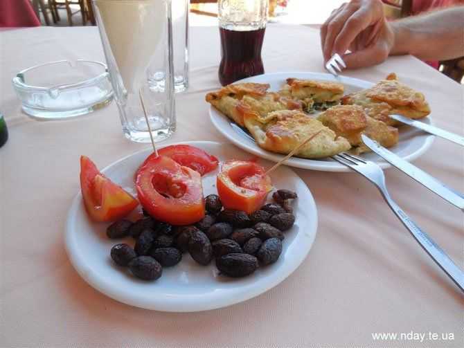 сніданок, їжа, помідори, пиріжки, острів Крит