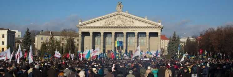 У Тернополі – страйк: тисячі людей вийшли на майдан 