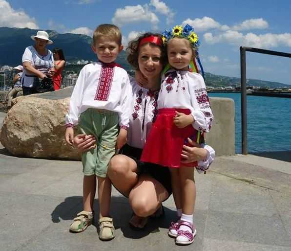 «Лише коли виїхали за межі Криму, змогли без страху розмовляти українською»