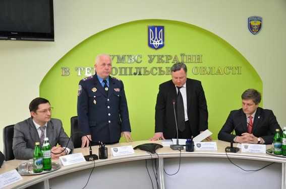 У Тернополі представлення нового начальника міліції ледь не викликало бійку 