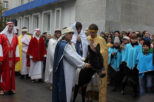 У Тернополі відбувся театралізований похід з осликом «В’їзд Ісуса в Єрусалим»