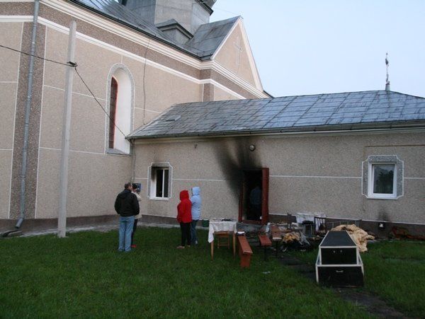 За ніч в селі на Тернопільщині горіли одразу дві церкви 