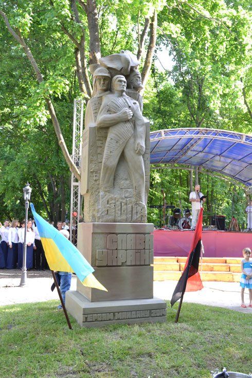 На честь Героїв Майдану спорудили пам’ятник