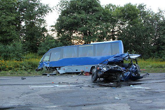 На Тернопільщині смертельна ДТП: легковик зіткнувся з рейсовим автобусом