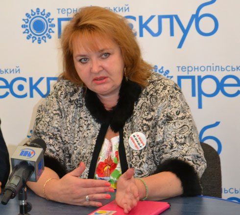 У Тернополі росіянка Олена Васильєва розповіла, як шукала в Україні злобних бандерівців та укрофашистів, які їдять дітей