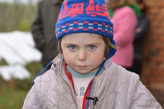 На Тернопільщині кілька сотень людей шукали у лісі п'ятирічну Тетянку