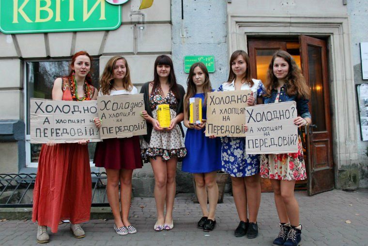 Більше 13 тис. грн на бушлати воїнам зібрали на вулицях Тернополя дівчата в літніх сукнях