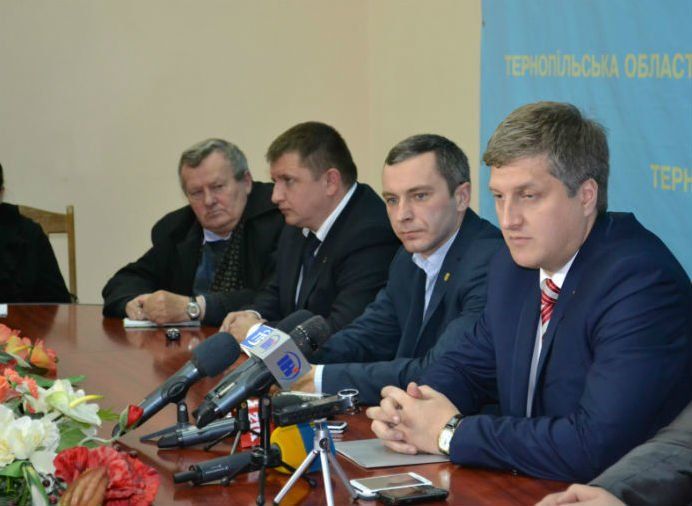Голова Тернопільської ОДА і керівники районів від «Свободи» написали заяви на звільнення