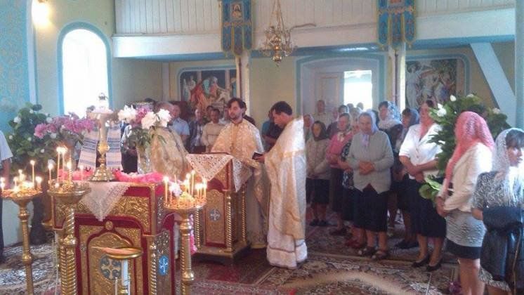 На Тернопільщині священик зробив зауваження парафіянці, яка прийшла на Службу у вишиванці»