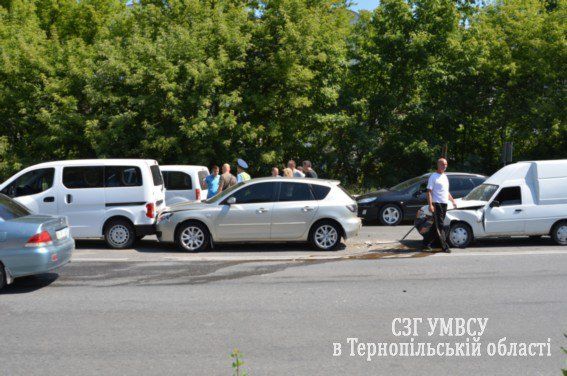 У Тернополі зіткнулося п'ять автомобілів