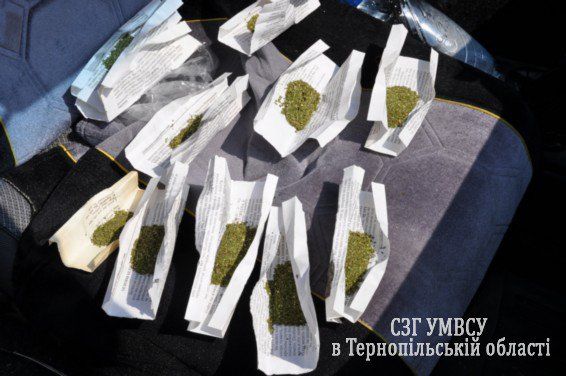 У центрі Тернополя спіймали наркоторговця (фото)