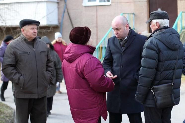 Під час традиційного ранкового об’їзду Сергій Надал зустрівся  із мешканцями будинків на вул. Чернівецькій, 50 та 52.