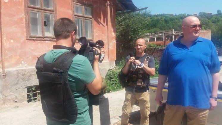 На Тернопільщині чоловік зі зброєю захопив чотирьох заручників  - фото 1