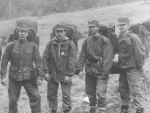 ндрій Парубій (перший ліворуч) у 1990-х готувався до визвольної боротьби у карпатських вишкільних таборах. Джерело: fakty.ictv.ua