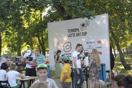 У Тернополі баристи з усієї України змагаються за кубок з лате-арту (фото)