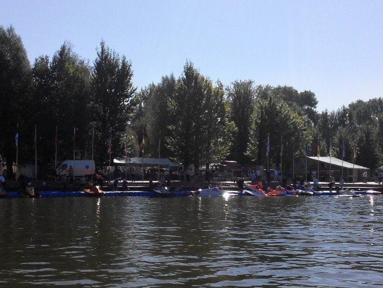 На Тернопільському озері змагаються спортсмени з 12 країн (ФОТО)