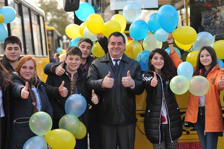 Шкільні автобуси відправилися в 10 районів області