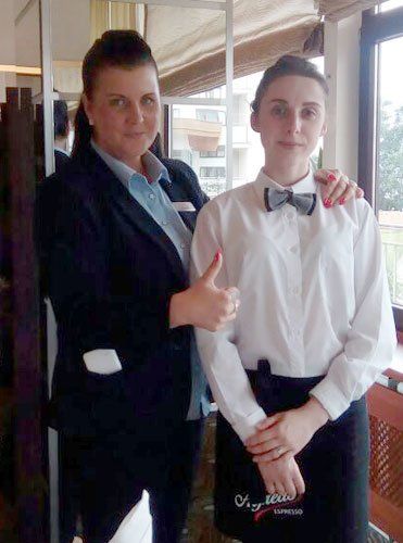 Анна Волянюк з адмiнiстратором готелю