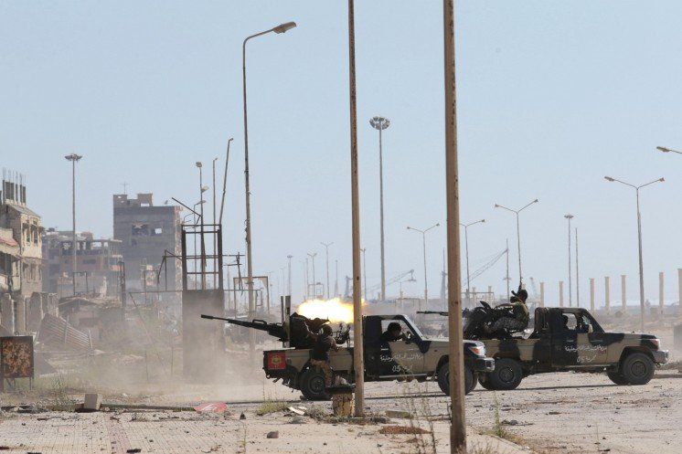 Бої лівійської армії з ісламістськими угрупуваннями в Бенгазі. Фото: Reuters