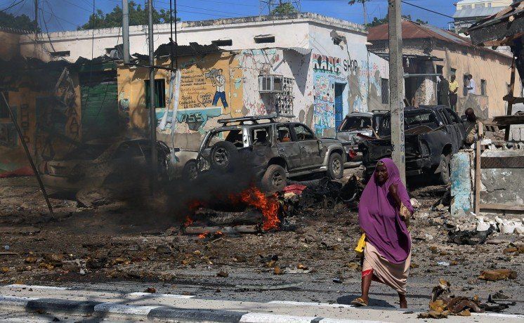 На місці нещодавнього теракту в столиці Сомалі Могадішо. Фото: Reuters
