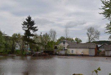 На Тернопіллі у селі Кальне – підтоплені будинки та городи (фоторепортаж з місця події)