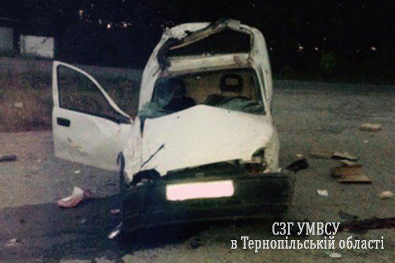 Жахлива аварія на Тернопільщині: водій у реанімації – пасажирка загинула (ФОТО)
