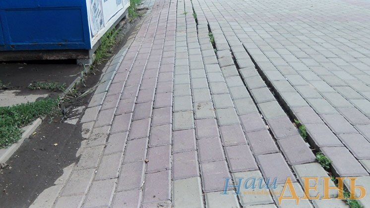 У Тернополі, на проспекті Злуки, новий тротуар «поплив» (ФОТО)