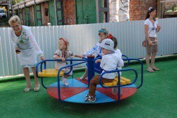 На парафії УГКЦ Тернополя відкрили дитячий майданчик (ФОТО)