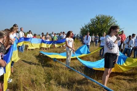 Жителі трьох районів Тернопільщини молилися за мир на горі Гонтова (ФОТО)