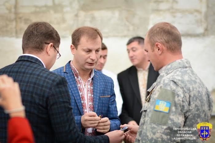Медалі «Учасник АТО» отримали 30 військовослужбовців Зборівського району (ФОТО)