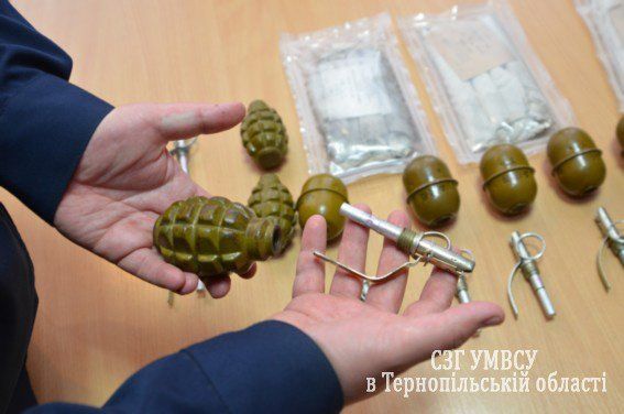 У Тернополі у військового знайшли арсенал зброї (ФОТО)