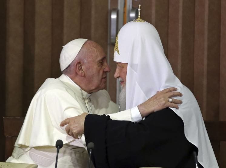 Ватикан «обнявся» з Москвою. Тепер Україна має дві угоди: мінську і папську