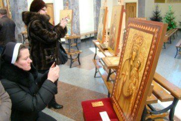 У Зарваниці на Тернопільщині відкрили виставку ікон учасників Першого Всеукраїнського іконописного пленеру (ФОТО)