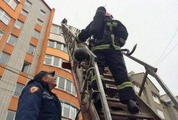 У тернопільській багатоповерхівці гасили пожежу 29 рятувальнів (ФОТО, ВІДЕО)