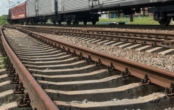 Поблизу Тернополя неадекват по деталях розбирав залізничну колію та здавав на металобрухт