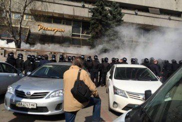У Києві захопили готель «Либідь». Працює спецназ (ФОТО)