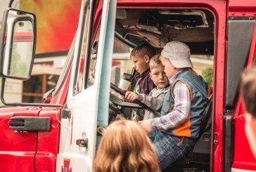 Тернопільські рятувальники у рамках «Наукового пікніка» провели громадську акцію «Запобігти! Врятувати! Допомогти!» (ФОТО)