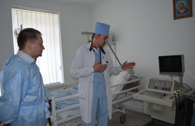 Лікар-українець з Бельгії передав медичне обладнання у Збаразьку лікарню (ФОТО)