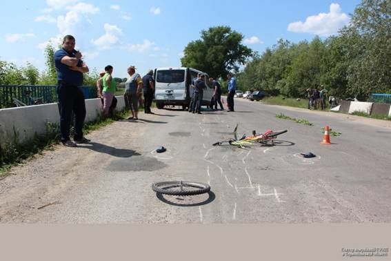 На Тернопільщині дитина загинула під колесами буса (ФОТО)