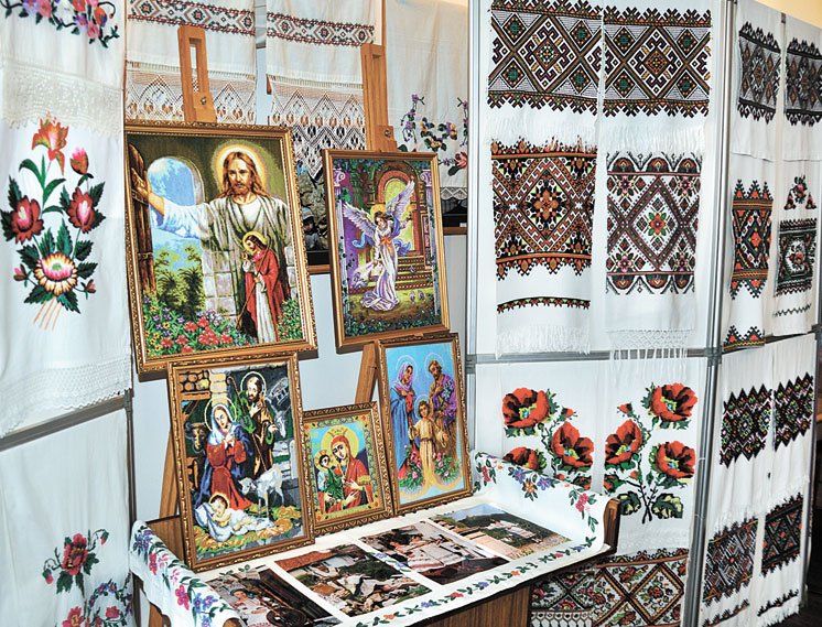 Унікальну виставку майстринь-вишивальниць відкрили у Кременецькому краєзнавчому музеї (ФОТО)