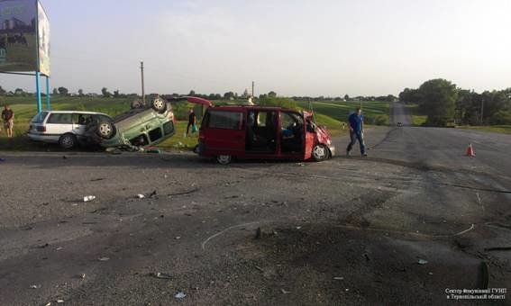 На Тернопільщині, внаслідок аварії, загинуло двоє та травмовано восьмеро людей (ФОТО)