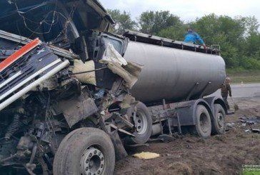 На Тернопільщині вантажівка протаранила пасажирський автобус. Є жертви (ФОТО)