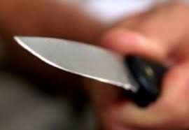 У Тернополі чоловік викликав поліцейських та напав на них з ножем
