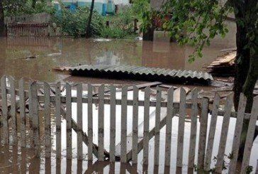 На Лановеччині проливні дощі підтопили 21 домогосподарство (ФОТО)