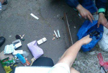 У Тернополі патрульні виявили жінку зі шприцом з невідомою речовиною (ФОТО)