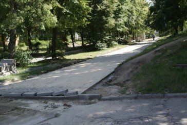 У Тернополі, на вулиці, яку не ремонтували 40 років, з’ явились нові пішохідні доріжки