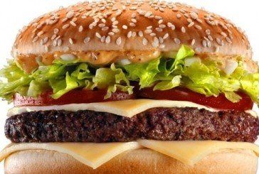 Сірчана кислота виявилася безсилою проти гамбургера (ВІДЕО)