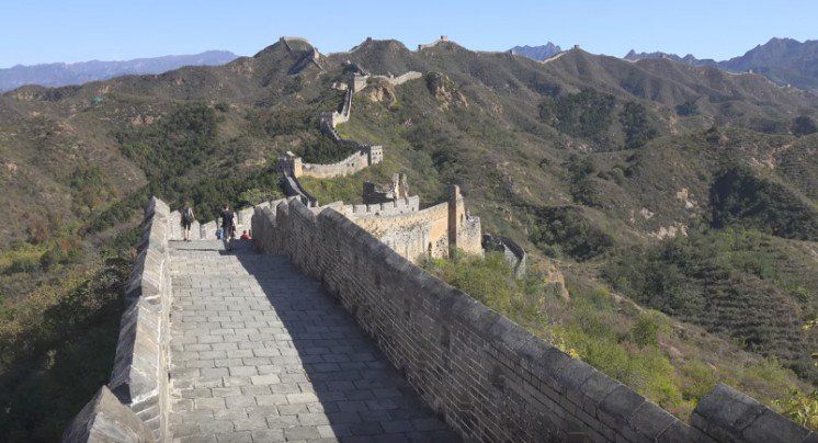 Цеглу Великої китайської стіни крадуть і продають туристам